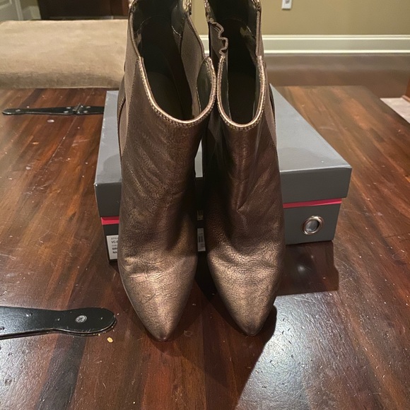 Shoes - Picture 7 of 8